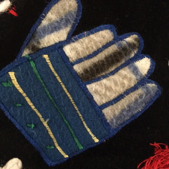 ❄️TAN TRUMS Snowflakes/❄️Hats/Gloves🧤 Vest in Black - Picture 7 of 12